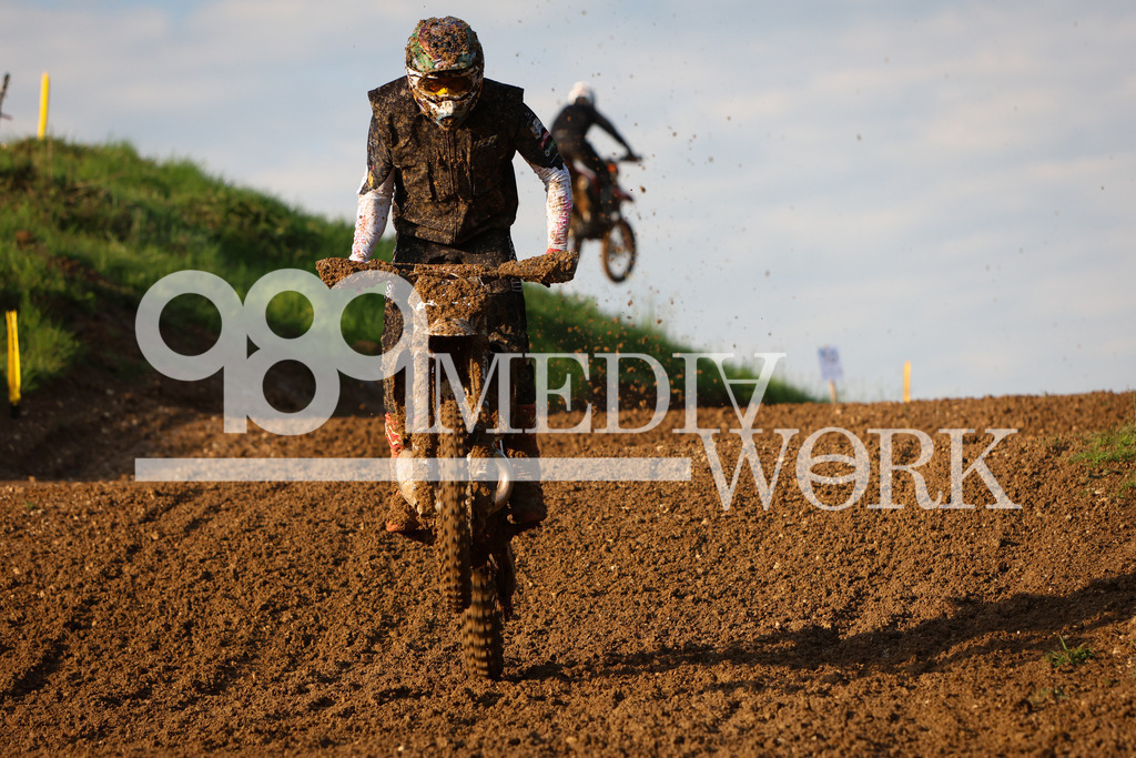 5E6A9466 | 989 MEDIAWORK