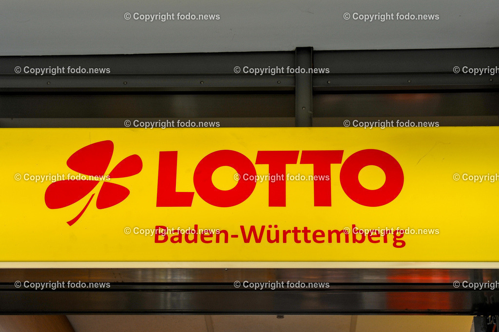 Deutschland_ Baden-Wuerttemberg_ Esslingen am Neckar_ 06.01.2025-9 | 06.01.2025, Deutschland, GER, Baden-Wuerttemberg, Esslingen am Neckar, im Bild Themenbild, Stadtansichten, Lotterie, Lotto, Annahmestelle, Gluecksspiel, Glueck, Logo, Schild, Reklame, Feature, Symbolbild