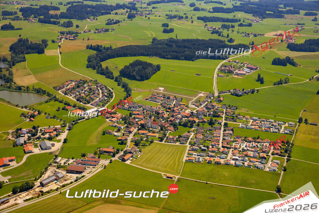Das Luftbild zeigt :  Wald - Die Luftaufnahme wurde 2024 vom UL-Flugzeug aus erstellt ( keine Drohne ) - Hochauflösende Luftaufnahme - Für grossformatige Ausdrucke geeignet. Die Geschenkidee !Mit Lizenz und Bildrechte bestellbar