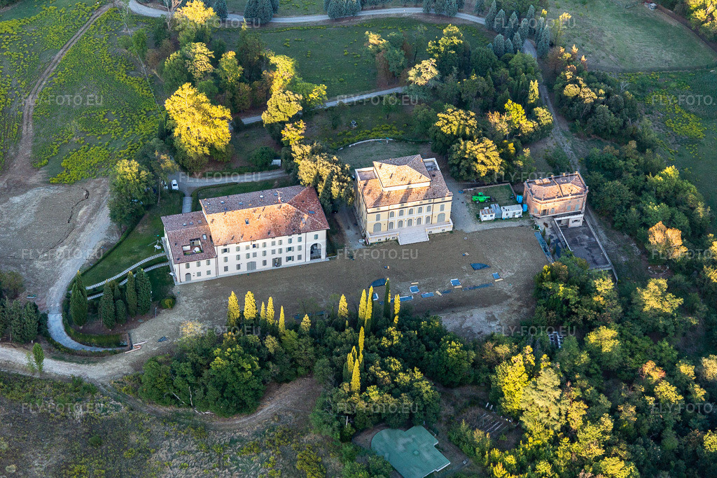 Vue aérienne: Vue de la ville à Casalgrande dans le département Reggio Emilia, Italie. Photo: IMG_134672.jpg prise le 19/09/2022 par Werner Riehm/FLY-FOTO.eu – Résolution de l'original: 5472 x 3648 px