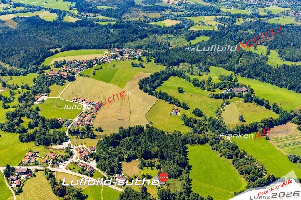 Luftaufnahme Reindlschmiede Bad Heilbrunn - Die Luftaufnahme wurde 2025 vom UL-Flugzeug heraus erstellt ( keine Drohne ) - Hochauflösende Luftaufnahme - für professionelle Ausdrucke geeignet. Die Geschenkidee !Mit Lizenz und Bildrechte bestellbar