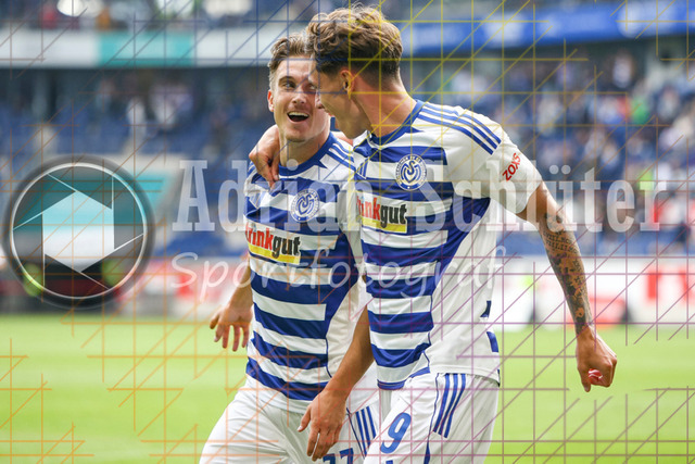 MSV Duisburg vs VfB Stuttgart II - 3. Liga | Duisburg, Deutschland, 02.08.25:   Patrick Sussek (MSV Duisburg) Torjubel, jubelt nach seinem Treffer zum 1:0 mit Tim Heike (MSV Duisburg) waehrend des Spiels der 3. Liga MSV Duisburg vs VfB Stuttgart II in der schauinsland-reisen-arena(Foto von Brauer-Fotoagentur / Adrian Schlueter)