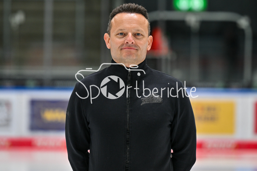 Augsburger Panther 2025/26 | im Bild Dr. Med. Karl GOLCZYK - Teamarzt / Einzelfoto / Freisteller / Media Day Augsburger Panther: Curt-Frenzel Stadion am 06.08.2025