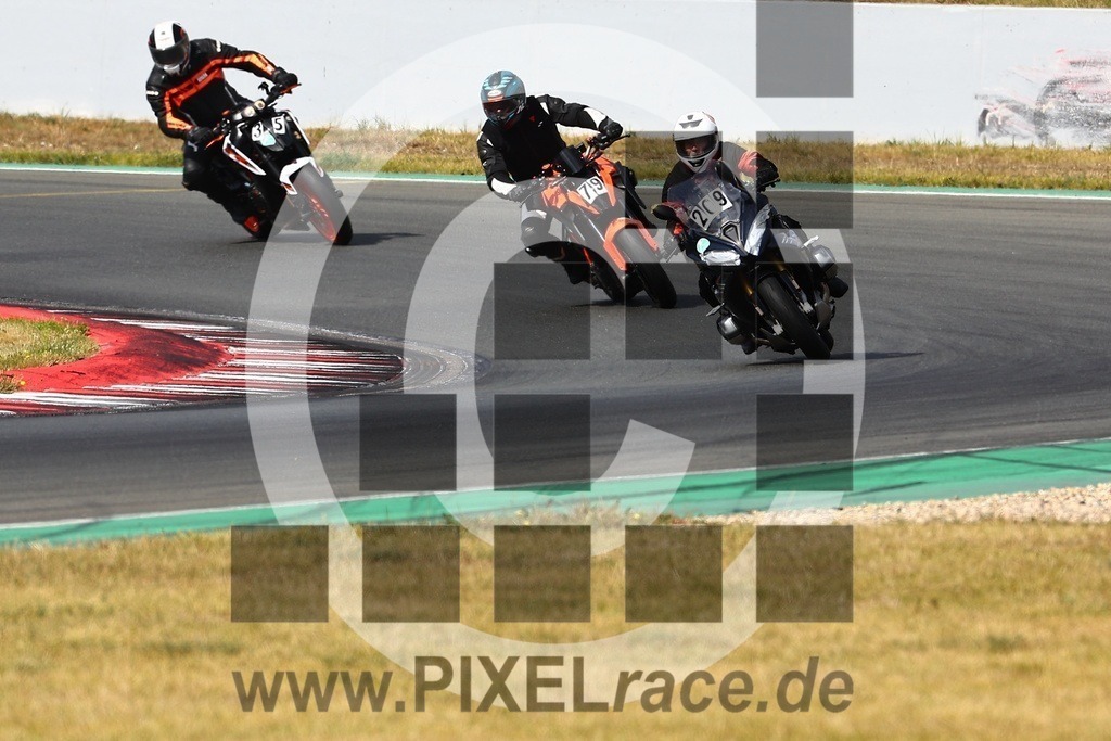 0079-20240909_01451 | Schöne Erinnerungen an spannende Momente - das festzuhalten ist unser Job. PIXELrace.de ist seit 2003 auf den Rennstrecken Europas unterwegs um die Action draußen beim Fahren und die wunderbare Stimmung imm Fahrerlager für euch einzufangen.