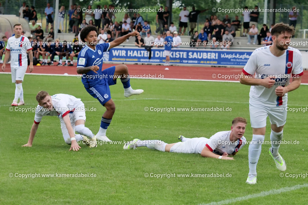 Fußball : Testspiel : SuS 09 Dinslaken - Schalke 04 U 19 am 25.07.2024 | Foto : Jochen Emde / www.kameradabei.de - Realisiert mit Pictrs.com