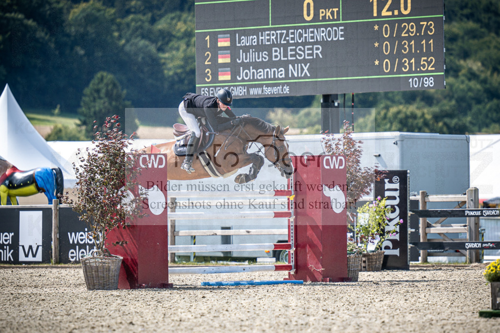 DOS_7302 | Entdecke hochwertige Reitturnierfotos von Foto Oger. Professionell, emotional und authentisch – jetzt Lieblingsmomente im Shop bestellen.Deutschlandweite Turnierfotografie. - Realisiert mit Pictrs.com