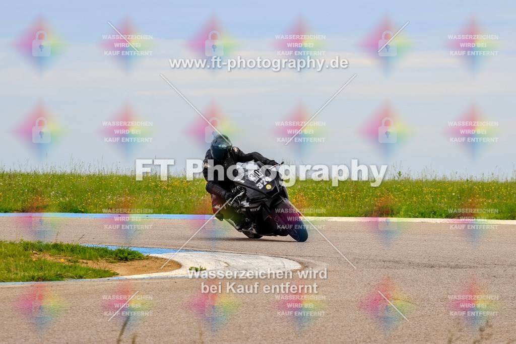 MotoTeam-2611 | Hier findet Ihr Bilder von Touristenfahrten auf der Nürburgring Nordschleife oder von anderen Veranstaltungen die ich besucht habe. Viel Spass beim Durch Schauen 