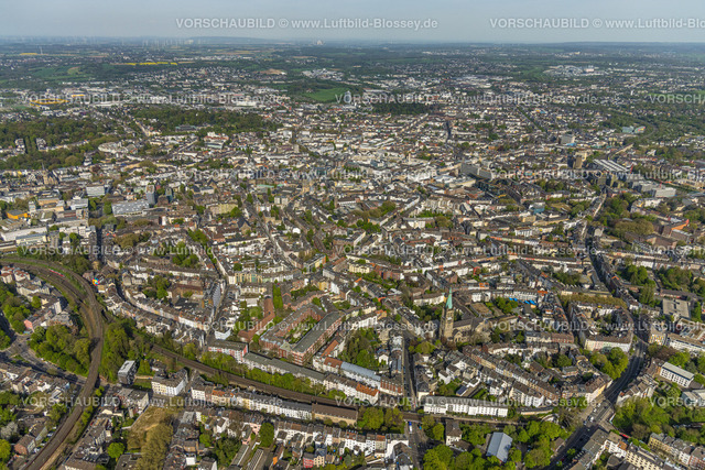 Aachen240403469 | Luftbild, Ortsansicht mit Altstadt, vorne die kath. Kirche St. Jakob, Wohngebiet und rechts die Bundesstraße B1, Markt, Aachen, Rheinland, Nordrhein-Westfalen, Deutschland