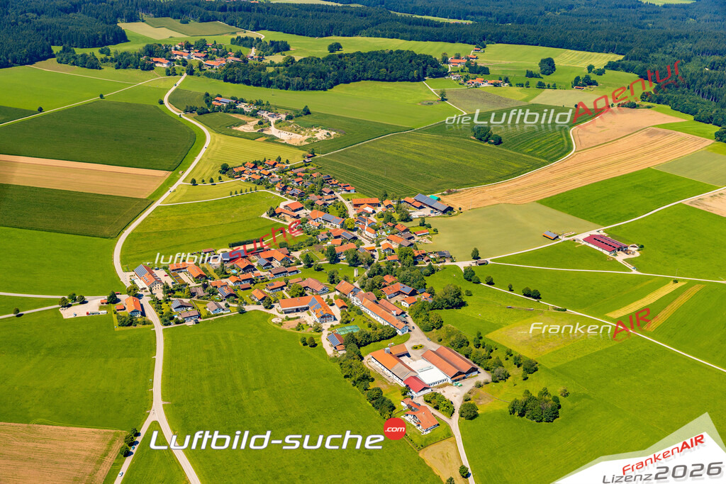 Schrägluftbild  Baiernrain  Dietramszell - Das Luftbild wurde 2025 vom UL-Flugzeug heraus erstellt ( keine Drohne ) - Hochauflösende Luftaufnahme -Nicht vergleichbar mit Google Maps oder Satelittenbilder- Die Geschenkidee !Mit Lizenz und Bildrechte bestellbar