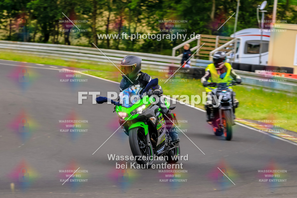 VBK-7609 | Hier findet Ihr Bilder von Touristenfahrten auf der Nürburgring Nordschleife oder von anderen Veranstaltungen die ich besucht habe. Viel Spass beim Durch Schauen 