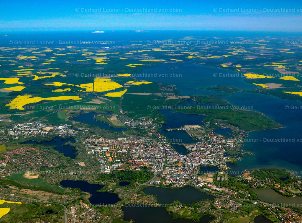 2715035 | Blick über die Landschaft um Schwerin und Schweriner See in Richtung Nordosten