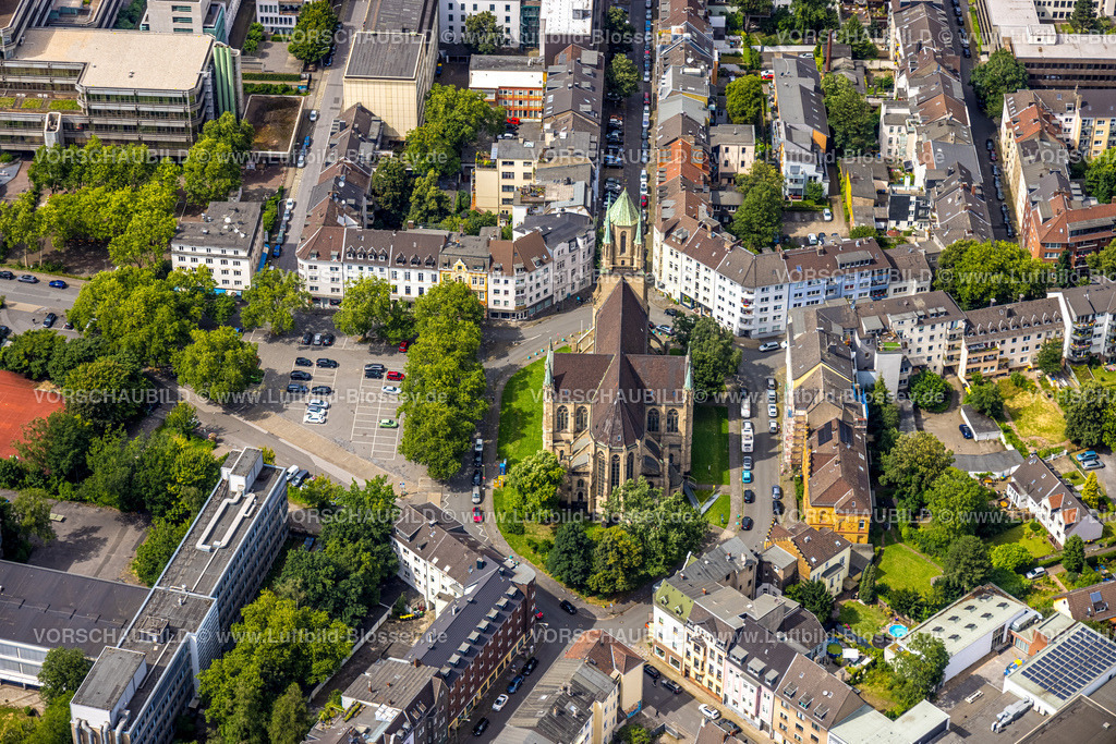Duisburg240705064-Mitte | Luftbild, römisch-katholische Kirche St. Ludger und Ludgerplatz im Wohngebiet, Neudorf-Nord, Duisburg, Ruhrgebiet, Nordrhein-Westfalen, Deutschland