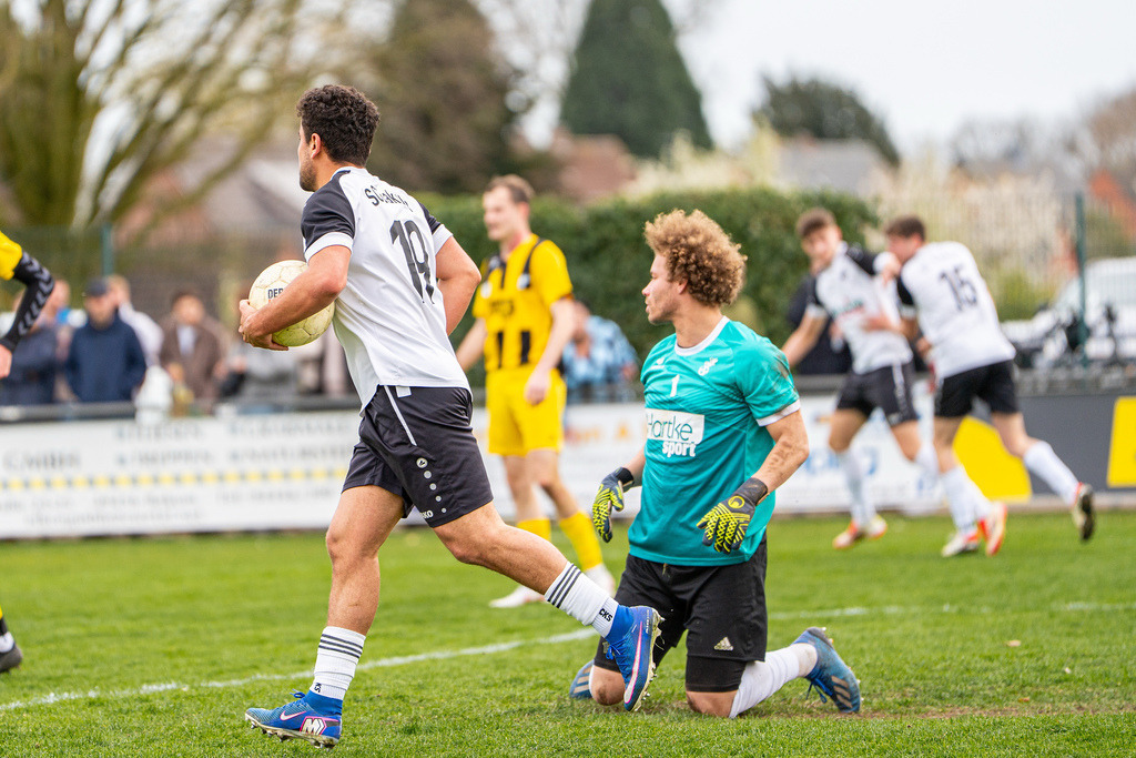 Fußball I Herren I Saison 2025-2026 I Kreisliga VEC I 22. Spieltag I SC SW Bakum - SV Falke Steinfeld I 23552 | jns.sportfotos - Realisiert mit Pictrs.com