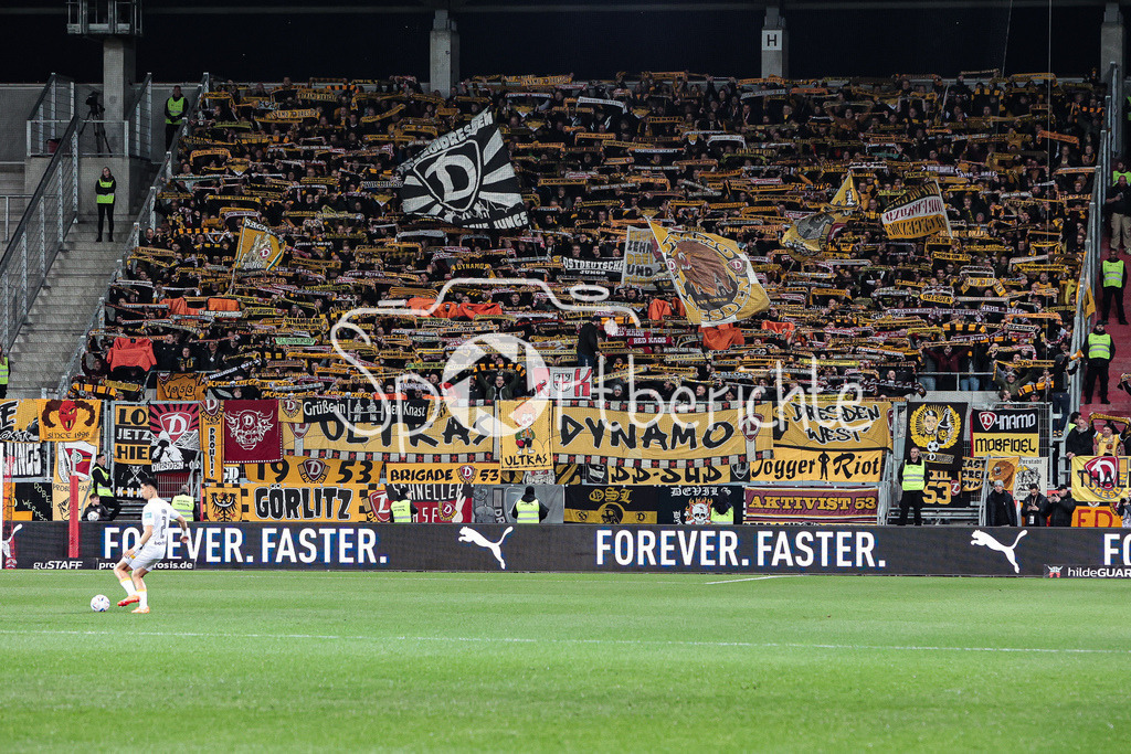 FC Ingolstadt - Dynamo Dresden | Der Gaesteblock ist gut gefuellt / Ultras Dynamo Dresden
