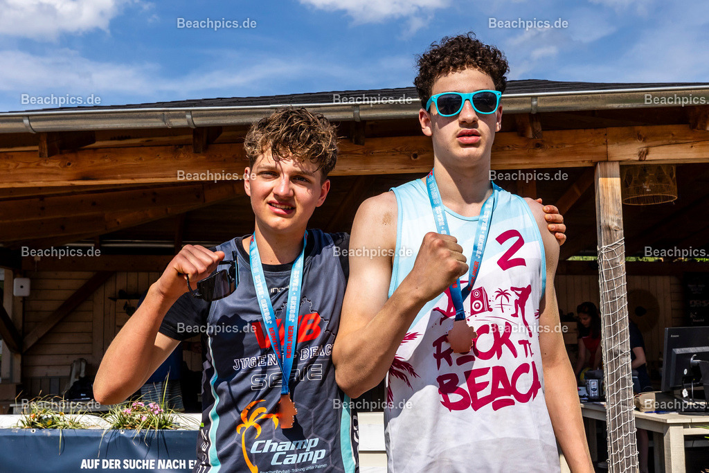 2025-200076289-Jugend-Beach-Serie-Turnier | Pinar Atalay, Bundeskanzler Friedrich Merz 31.05.2025; Berlin Foto: Gerold Rebsch - www.beachpics.de