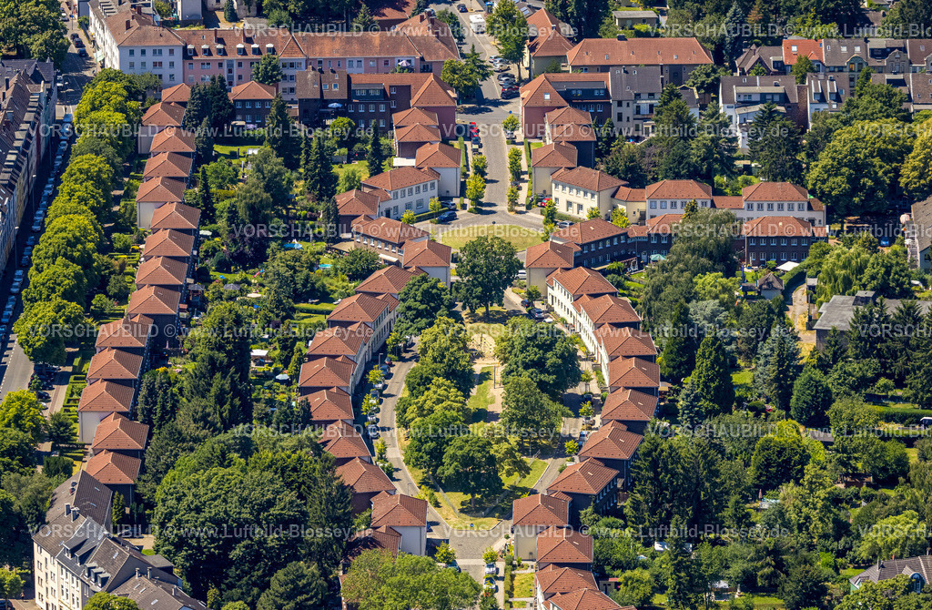 Muelheim230704617-2 | Luftbild, Ovale Wohnsiedlung, Reihenhäuser mit roten Dächern, Salierstraße, Broich, Mülheim an der Ruhr, Ruhrgebiet, Nordrhein-Westfalen, Deutschland