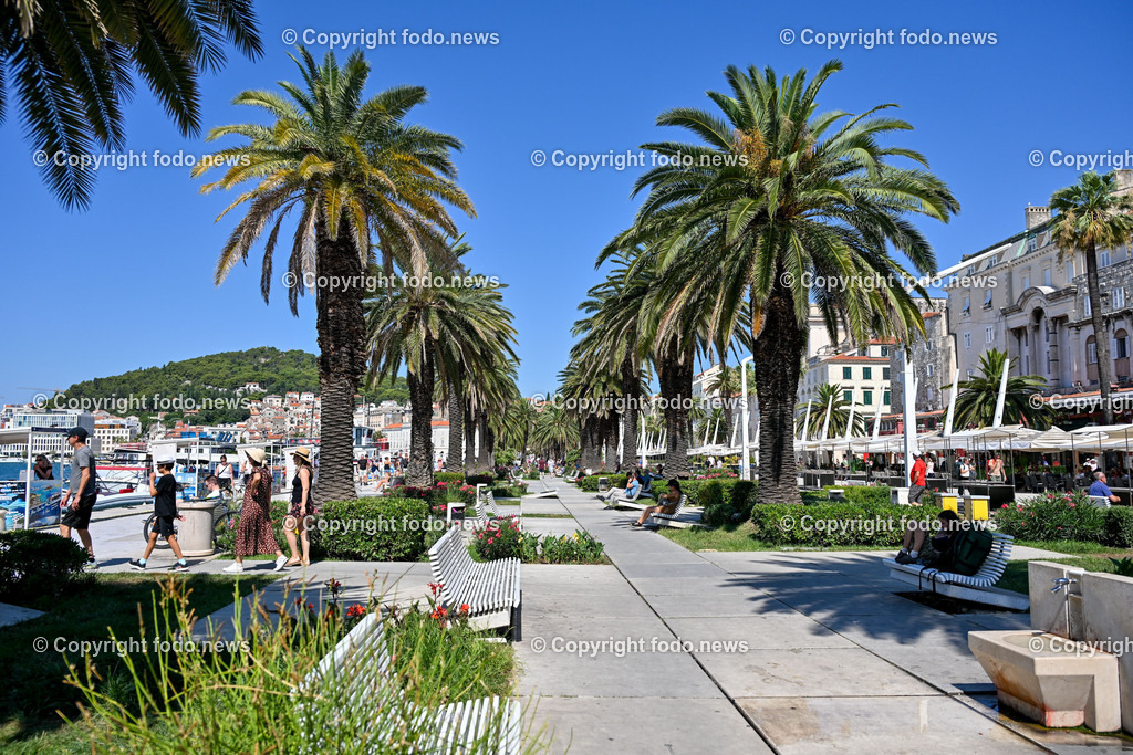 Kroatien_ Split_ 21.07.2025-27 | 21.07.2025, Kroatien, HRV, Split, im Bild Themenbild, Stadtansichten, Promenade, spazieren, Palmen, Touristen, Tourismus, Feature, SymbolbildSplit zweitgroesste Stadt Kroatiens. Die Stadt ist Verwaltungssitz der Gespanschaft Split-Dalmatien 