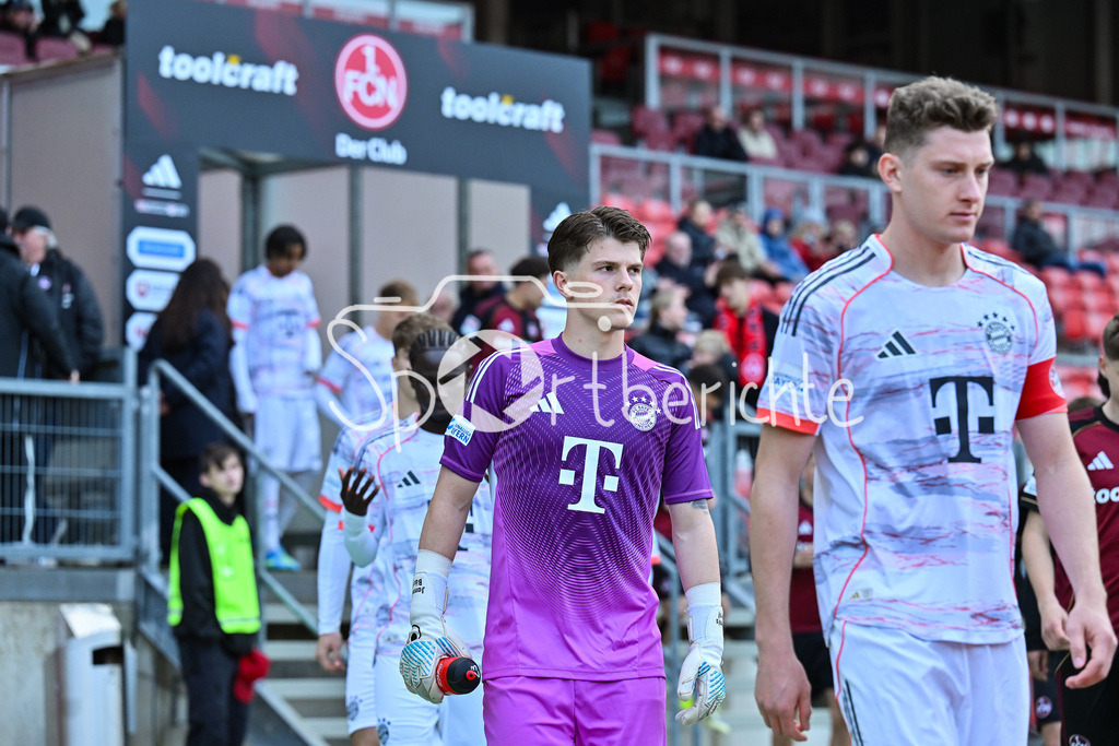 1. FC Nürnberg II - FC Bayern Amateure | NÜRNBERG, GERMANY - 21. APRIL: im Bild Jannis Gerhard BÄRTL (FC Bayern Amateure 23) vor dem Match zwischen dem 1. FC Nürnberg II und den Amateuren des FC Bayern am 30. Spieltag der Regionalliga Bayern im Max-Morlock Stadion