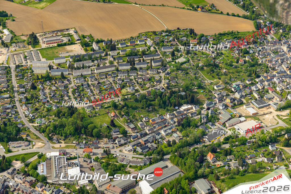 Die Luftaufnahme Niederlößnitz - Lößnitz wurde 2022 vom Flugzeug aus (keine Drohne) erstellt. Hohe Auflösung -für große Poster und Wandbilder geeignet - Garantiert!