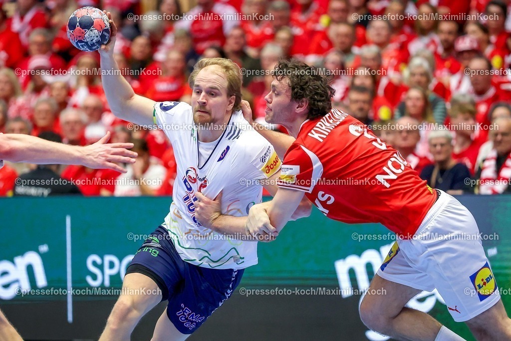 EHF28012603063 | 28.01.2026, Handball, Men's EHF EURO 2026, Dänemark - Norwegen, Jyske Bank Boxen in Herning, Dänemark, Main Round:  Magnus Fredriksen (Norway #29) im Zweikampf gegen   Niclas Vest Kirkelokke (Denmark #03)