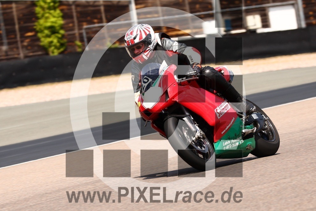 0020-20250526_02767 | Schöne Erinnerungen an spannende Momente - das festzuhalten ist unser Job. PIXELrace.de ist seit 2003 auf den Rennstrecken Europas unterwegs um die Action draußen beim Fahren und die wunderbare Stimmung imm Fahrerlager für euch einzufangen.