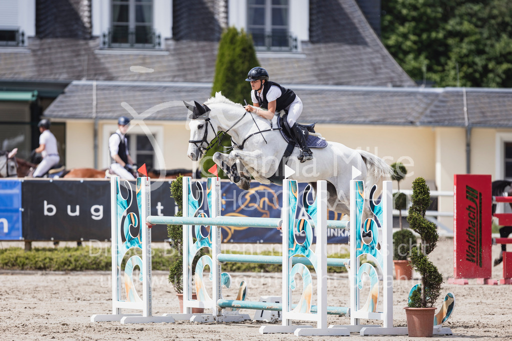 250531_MayDays_M2-Springen-555 | Deine schönsten Turniermomente als professionelle Fotos! Entdecke hochwertige Pferdesport-Fotografie im Online-Shop. Jetzt Fotos finden & bestellen!