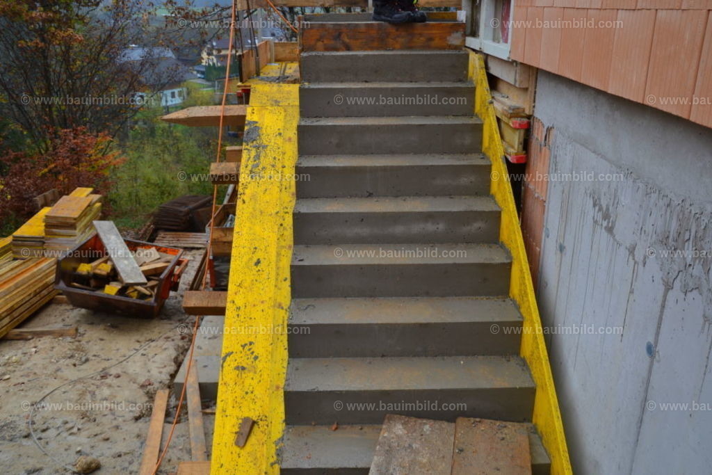 bib-lg04-betonarbeiten-treppen-0725 | Nach LV-Leistungsgruppen sortierte Detailfotos über den Bau eines Hauses. Alle Hausbau-Bilder direkt vom Urheber und Autor der Website Haus-Selber-Bauen.com
