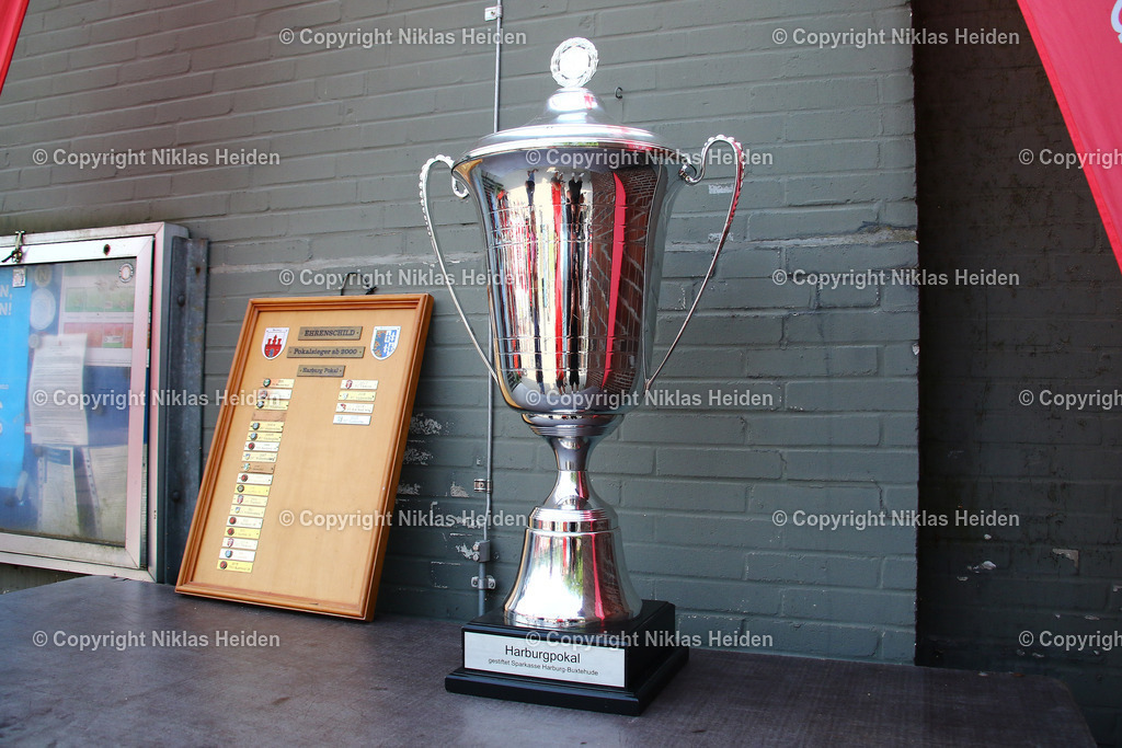 NH_KlubKosova_HarburgerSC_Testspiel_HarburgPokal_21072024 | Der Harburg-Pokal ging im Jahr 2024 an den Harburger SC.Fußball I Herren I Testspiel (Harburg-Pokal) I Saison 2024-2025 I Klub Kosova - Harburger SC I 21.07.2024 I Sportplatz Alter Postweg