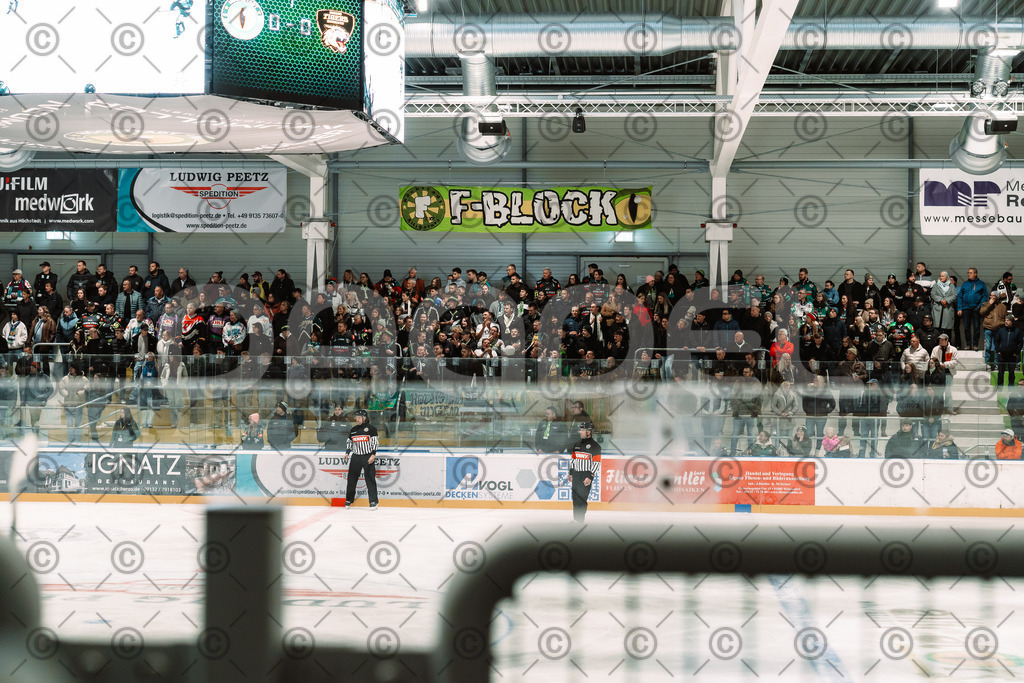 Alligators_vs_Bayreuth_10_2025-56 | Höchstadt Alligators Fotogalerie: Eishockey-Action aus Franken. Professionelle Spielfotos, Portraits & Stadionbilder zum Download. Jetzt entdecken! - Realisiert mit Pictrs.com