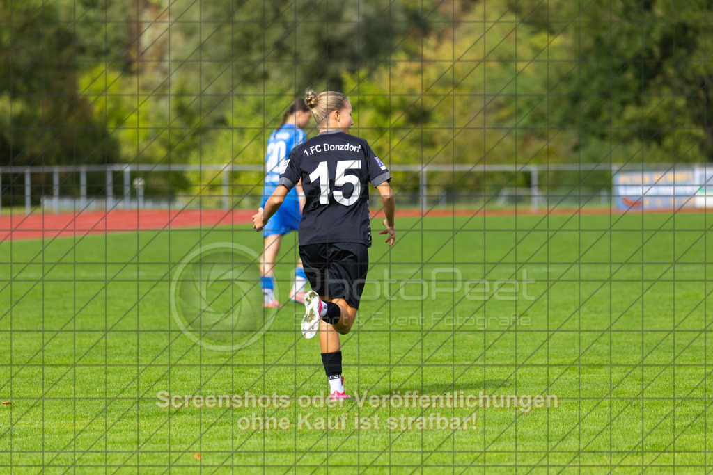 20261010_140840_0774_(c)_by_PhotoPeet | #,1.FC Donzdorf (schwarz) vs. SC Sand (blau), Fußball, EnBW-Oberliga B -Juniorinnen, 05. Spieltag, Saison 2026/2027, Rasenplatz Lautertal Stadion, Süßener Straße 16, 73072 Donzdorf, 10.10.2026 - 14:00 Uhr,Foto: PhotoPeet / Sport- &amp; Eventfotografie / Peter Harich