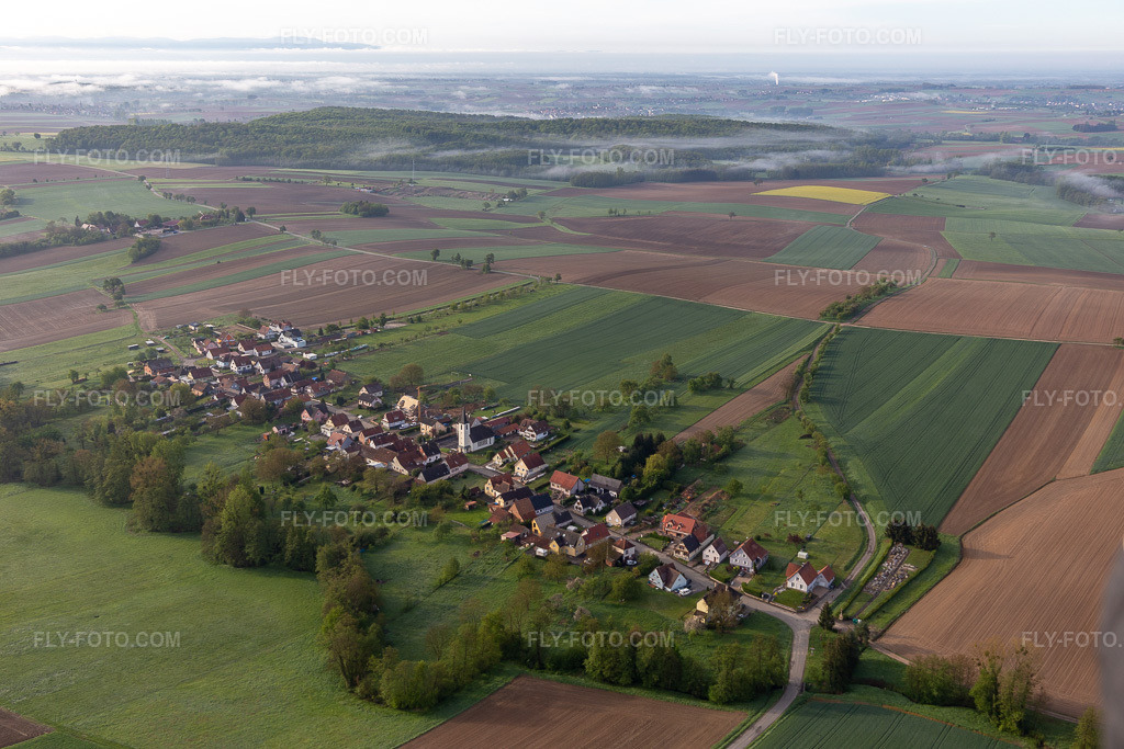 Aerial view: View of the town in Cleebourg in the state Bas-Rhin, France.Photo: IMG_113799.jpg taken on 04/29/2019 by Werner Riehm/FLY-FOTO.comResolution of the original: 5472 x 3648 px