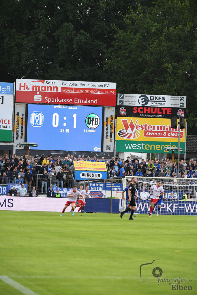 SV Meppen-VfB Lübeck | Herren Regionalliga Nord; SV Meppen (blau)-VfB Lübeck (weiß) am 01.08.2025 in Meppen (Hänsch-Arena), Photo: Philip Eiben 2025 - Realisiert mit Pictrs.com
