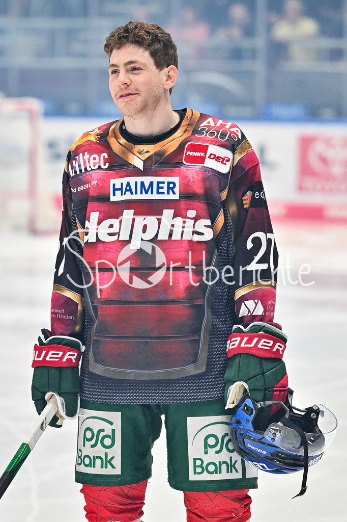 Augsburger Panther - Dresdner Eislöwen | AUGSBURG, DEUTSCHLAND - 06. MÄRZ: im Bild Kyle MAYHEW (Augsburger Panther 27) bei der Starting Six vor dem Match zwischen den Augsburger Panthern und den Dresdner Eislöwen am 49. Spieltag der Penny DEL im Curt Frenzel Stadion