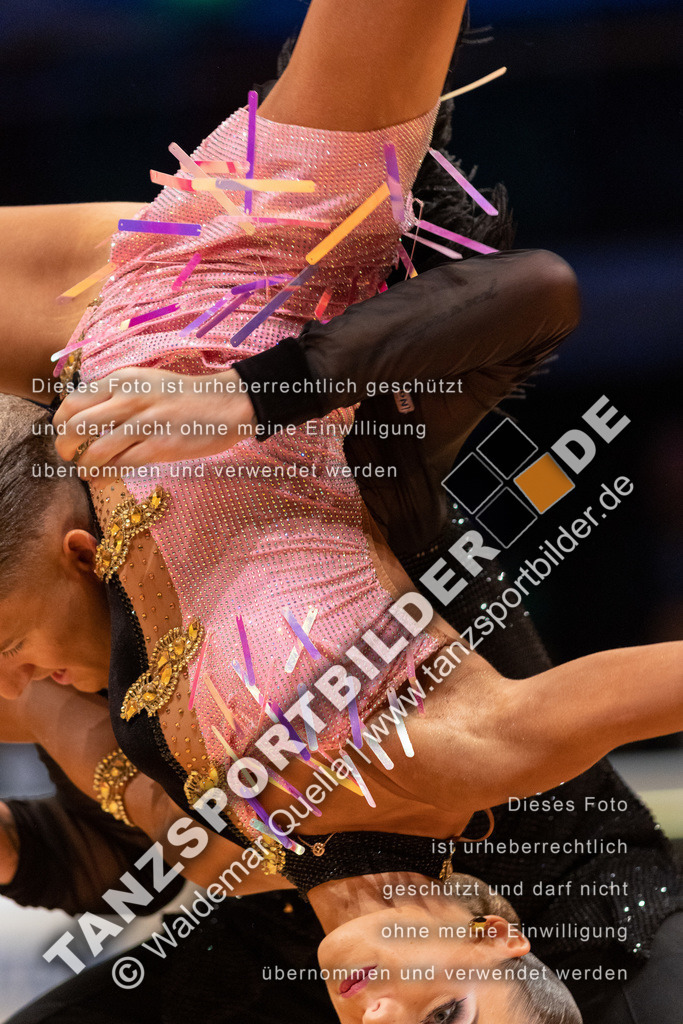 20221112-06559 | Hier finden Sie Tanz Bilder vom Latein und Standard Formationen tanzen. Sportbilder vom Tanzsport. Schöne Fotos und von Weltmeisterschaft, Europameisterschaft, Bundesliga, Regionalliga, Oberliga und Landesliga sowie von GOC Stuttgart, DanceComp, WM Bremen