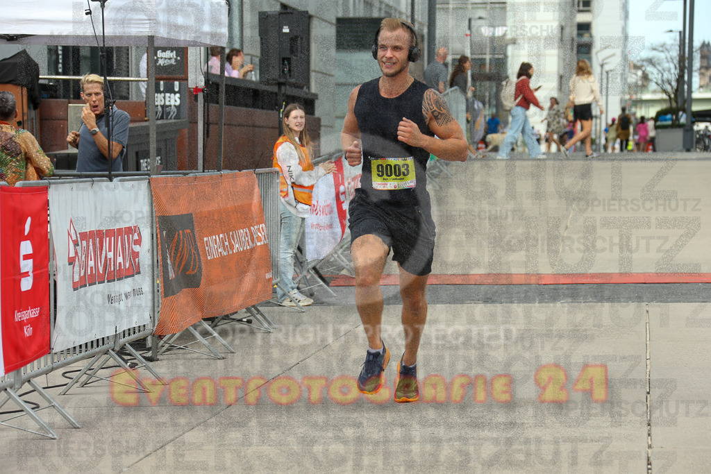 250920_1318_EX1_3992 | Sportfotografie im Rhein-Sieg Kreis, Köln, Bonn, NRW, Rheinland Pfalz, Hessen, etc. Unser Tätigkeitsfeld umfasst den Laufsport vom Volkslauf über den Marathon, Duathlon, Triathon bis zum Ultralauf wie Kölnpfad Ultra oder Schindertrail.