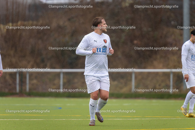 Fußball I Herren I Saison 2025-2026 I Landesfreundschaftsspiel I SC Rönnau - SSG Rot-Schwarz Kiel 037 | Jonathan Ruben Elsner (5, SSG Rot-Schwarz Kiel) - Realisiert mit Pictrs.com