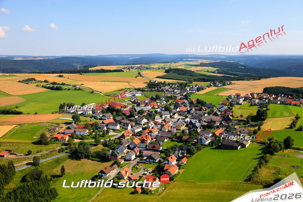 Die Luftaufnahme Hesselbach - Wilhelmsthal wurde vom UL-Flugzeug (keine Drohne) aus fotografiert.Hohe Druck- Auflösung-die Geschenkidee!