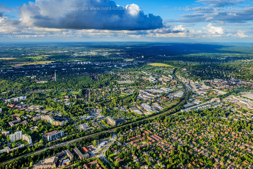 Hamburg_Bergedorf_ELS_9479090823 | HAMBURG 04.08.2023 Innenstadtbereich im Stadtgebiet im Ortsteil Bergedorf in Hamburg, Deutschland. // Cityscape of the district in the district Bergedorf in Hamburg, Germany. Foto: Martin Elsen