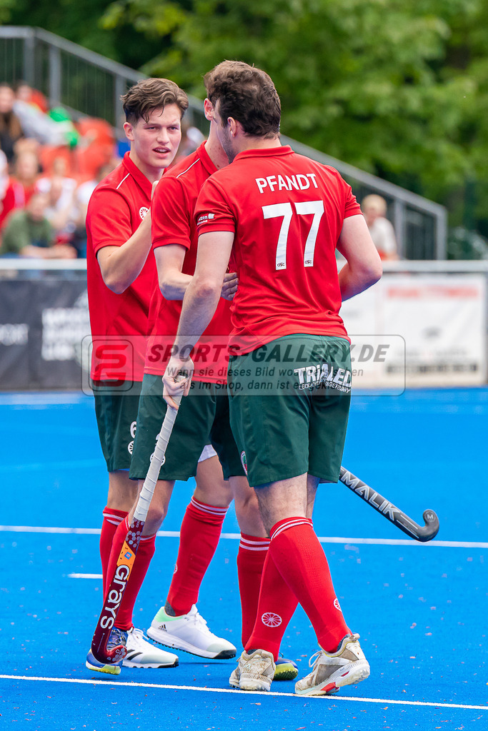 HK_20230507_901847 | 1. Bundesliaga Herren Creefelder HTC - Harvestehuder THC  am 7.5.2023 Crefelder HTC ( CHTC ), Krefeld  , Masi Pfandt ( Crefelder HTC #77 ) , Julius Hayner ( Crefelder HTC #6 )