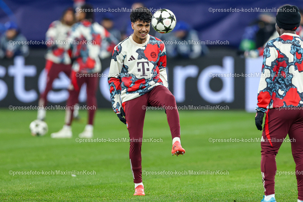 UCL10122402130 | 10.12.2024, Fußball, UEFA Champions League, Schachtar Donezk - FC Bayern München, Arena AufSchalke Gelsenkirchen, 8. Spieltag Saison 2024 2025: Adam Aznou (Bayern #49)DFB regulations prohibit any use of photographs as image sequences and or quasi-video.