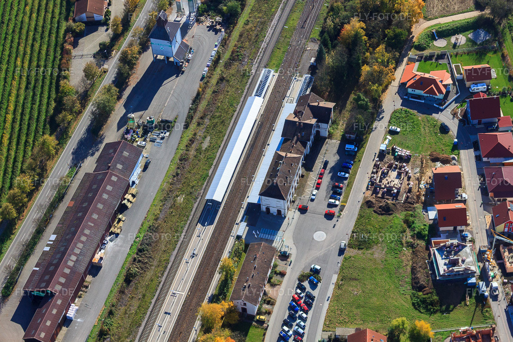 Luftbild: Bahnhof Winden und Bahnhofstr in Winden im Bundesland Rheinland-Pfalz in Deutschland. Foto: IMG_34871.jpg vom 26.10.2010 durch Werner Riehm/FLY-FOTO.de