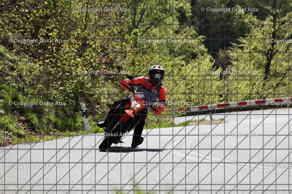 IMG_7389 | Fotograf am Kyffhäuser. Onkel Atze. Kyffhäuser Rennstrecke. Café36. Motorsportfotografie. - Realisiert mit Pictrs.com