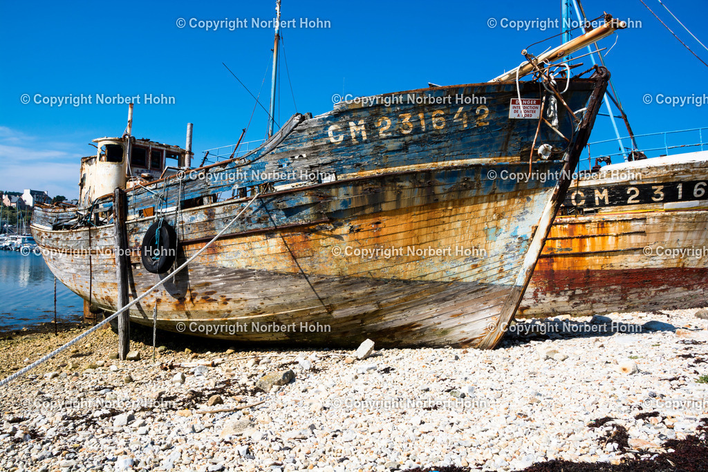 Frankreich - Atlantikkueste | Schiffsfriedhof im Hafen von Camaret-Sur-Mer - Realisiert mit Pictrs.com