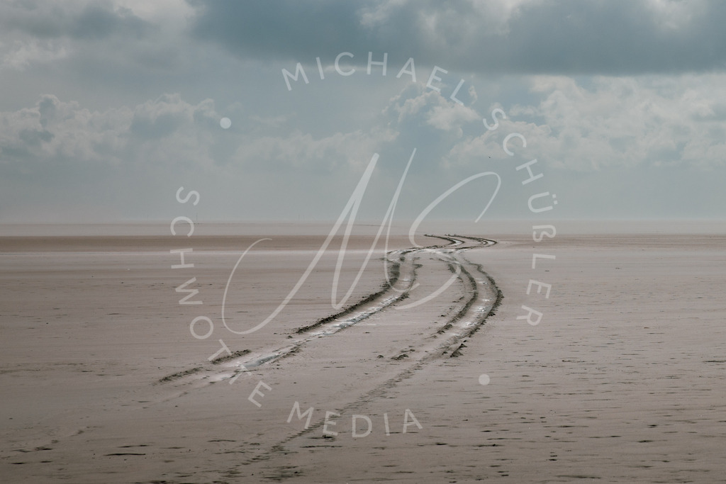 2021-08-16 Westerhever Leuchtturm Sandbank - 022 | Spuren im Sand - Realisiert mit Pictrs.com