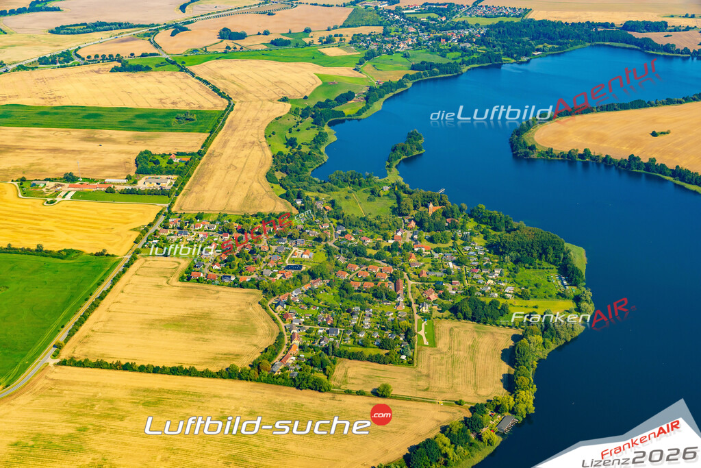 Zittow Leezen Bild- Das Luftbild wurde 2025 vom UL-Flugzeug heraus erstellt ( keine Drohne bzw. Drohnenaufnahme ) - Hochauflösende Luftaufnahme -Nicht vergleichbar mit Google Maps oder Satelittenbilder- Die Geschenkidee !Mit Lizenz und Bildrechte bestellbar - CC