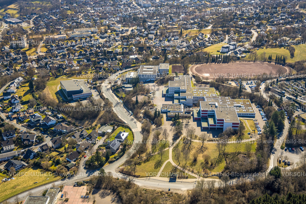 Sundern250304568 | Luftbild, Städtisches Gymnasium und Hauptschule mit Sportplatz, Sundern, Sauerland, Nordrhein-Westfalen, Deutschland
