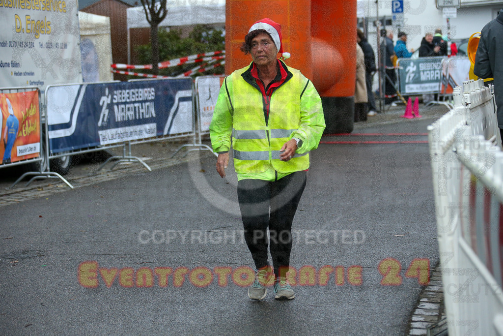 251130_1147_EX1_8770 | Sportfotografie im Rhein-Sieg Kreis, Köln, Bonn, NRW, Rheinland Pfalz, Hessen, etc. Unser Tätigkeitsfeld umfasst den Laufsport vom Volkslauf über den Marathon, Duathlon, Triathon bis zum Ultralauf wie Kölnpfad Ultra oder Schindertrail.
