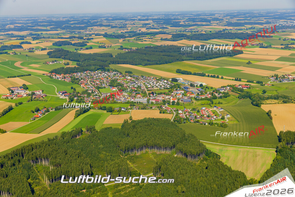 Luftaufnahme von Bodenkirchen - Die Luftaufnahme wurde 2025 vom UL-Flugzeug heraus erstellt ( keine Drohne ) - Hochauflösende Luftaufnahme - für professionelle Ausdrucke geeignet. Die Geschenkidee !Mit Lizenz und Bildrechte bestellbar