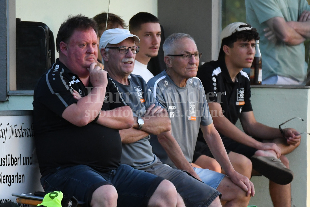 SpVgg Niederalteich : SpVgg GW Deggendorf | Deggendorfs sportlicher Leiter Andreas Schäfer  - Realisiert mit Pictrs.com