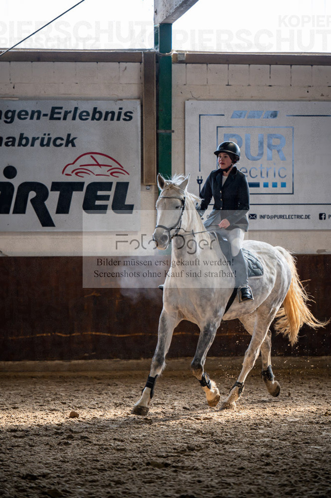 Hallenreittunier Voxtrup 2023 | Entdecke hochwertige Reitturnierfotos von Foto Oger. Professionell, emotional und authentisch – jetzt Lieblingsmomente im Shop bestellen.Deutschlandweite Turnierfotografie. - Realisiert mit Pictrs.com